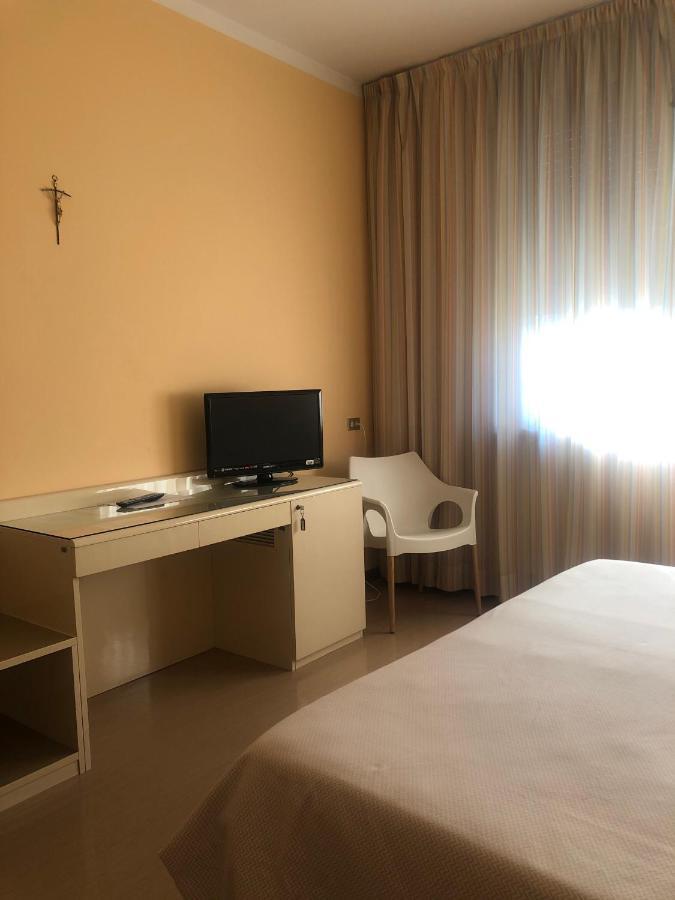 Albergo Casa Dell'Ospite Brescia Exterior photo