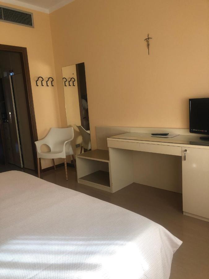 Albergo Casa Dell'Ospite Brescia Exterior photo